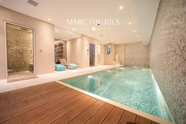 Maison d’architecte de 425 m² avec jardin paysagé et piscine