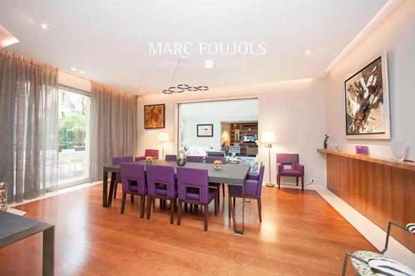 Maison d’architecte de 425 m² avec jardin paysagé et piscine