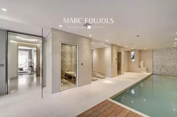 Maison d’architecte de 425 m² avec jardin paysagé et piscine
