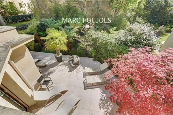 Maison d’architecte de 425 m² avec jardin paysagé et piscine