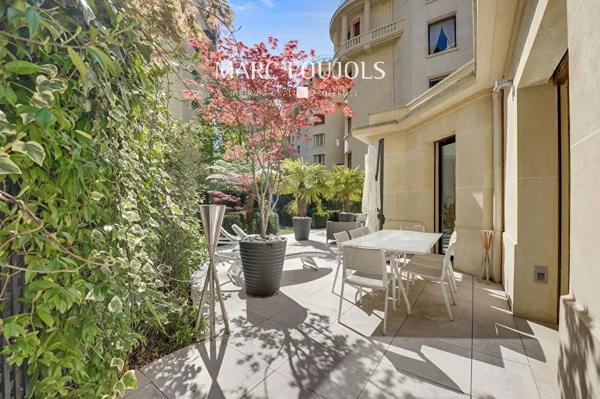 Maison d’architecte de 425 m² avec jardin paysagé et piscine