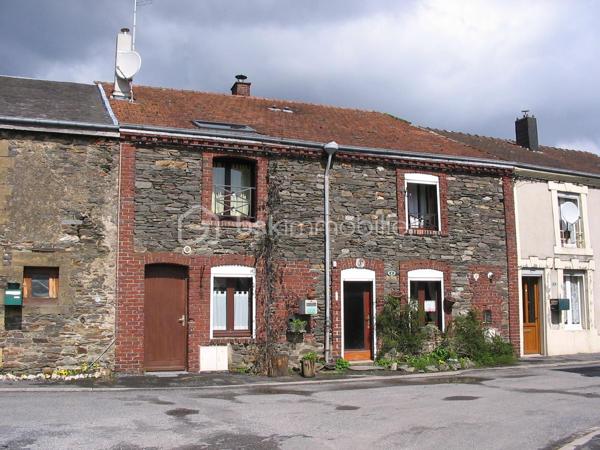 🏡

Lot de 2 maisons – Fort potentiel locatif – Tournavaux (Ardennes)

Situé à Tournavaux (08800), charmant village très recherché des Ardennes, ce bien rare à la vente offre un cadre de vie exceptionnel au cœur de la vallée de la Semoy, dans un environnement calme et verdoyant.  
✨

Le bien

Ensemble immobilier composé de 2 maisons :

Maison principale
✔ Aucun travaux à prévoir
✔ Chauffage au gaz
✔ Bon état général
Seconde maison
✔ Travaux de rafraîchissement à prévoir
✔ Idéale pour projet locatif ou maison d’amis
📊

Caractéristiques générales

Ensemble idéal pour investissement locatif
Possibilité de double habitation (résidence + location)
Secteur très prisé et confidentiel (marché local actif, ventes souvent en off-market)
Faibles charges
Bon classement énergétique (D / C)


💡

Les + du bien

✔ Village très recherché où les biens sont rares
✔ Environnement nature, calme et touristique
✔ Fort potentiel de rentabilité (location longue durée ou saisonnière)
✔ Bien atypique avec double opportunité (habitation + revenus)

👉 À noter : dans ce secteur, la majorité des logements sont des maisons et le marché reste limité, ce qui renforce l’attractivité du bien.  



📍

Localisation

Tournavaux est un petit village des Ardennes, apprécié pour son cadre naturel, sa tranquillité et sa proximité avec Charleville-Mézières (~12 km).  

💬

Conclusion

Un bien rare sur le secteur, idéal pour :

Investisseur
Résidence principale avec revenu complémentaire
Projet familial