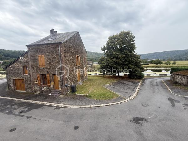 🏡

Lot de 2 maisons – Fort potentiel locatif – Tournavaux (Ardennes)

Situé à Tournavaux (08800), charmant village très recherché des Ardennes, ce bien rare à la vente offre un cadre de vie exceptionnel au cœur de la vallée de la Semoy, dans un environnement calme et verdoyant.  
✨

Le bien

Ensemble immobilier composé de 2 maisons :

Maison principale
✔ Aucun travaux à prévoir
✔ Chauffage au gaz
✔ Bon état général
Seconde maison
✔ Travaux de rafraîchissement à prévoir
✔ Idéale pour projet locatif ou maison d’amis
📊

Caractéristiques générales

Ensemble idéal pour investissement locatif
Possibilité de double habitation (résidence + location)
Secteur très prisé et confidentiel (marché local actif, ventes souvent en off-market)
Faibles charges
Bon classement énergétique (D / C)


💡

Les + du bien

✔ Village très recherché où les biens sont rares
✔ Environnement nature, calme et touristique
✔ Fort potentiel de rentabilité (location longue durée ou saisonnière)
✔ Bien atypique avec double opportunité (habitation + revenus)

👉 À noter : dans ce secteur, la majorité des logements sont des maisons et le marché reste limité, ce qui renforce l’attractivité du bien.  



📍

Localisation

Tournavaux est un petit village des Ardennes, apprécié pour son cadre naturel, sa tranquillité et sa proximité avec Charleville-Mézières (~12 km).  

💬

Conclusion

Un bien rare sur le secteur, idéal pour :

Investisseur
Résidence principale avec revenu complémentaire
Projet familial