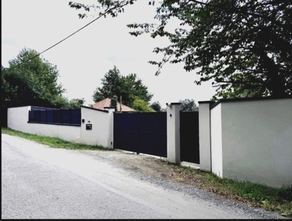 Maison passive 4 Chambres avec Piscine Chauffée, Étang et Performances Écologiques