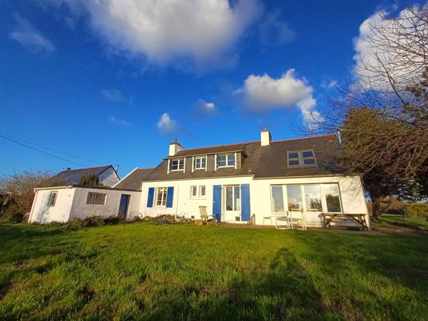 Plougasnou (29630) Plougasnou Le Diben, maison 1974 rénovée, sur 1000 m2 de terrain, jolie vue sur la Baie de Morlaix.