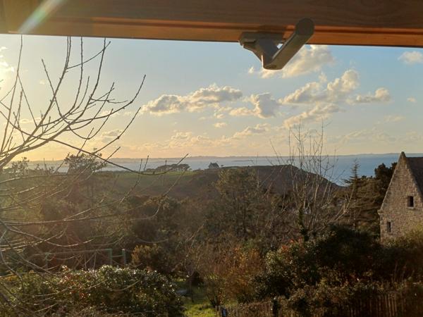 Plougasnou (29630) Plougasnou Le Diben, maison 1974 rénovée, sur 1000 m2 de terrain, jolie vue sur la Baie de Morlaix.