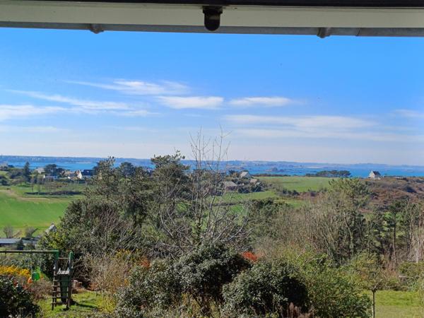 Plougasnou (29630) Plougasnou Le Diben, maison 1974 rénovée, sur 1000 m2 de terrain, jolie vue sur la Baie de Morlaix.