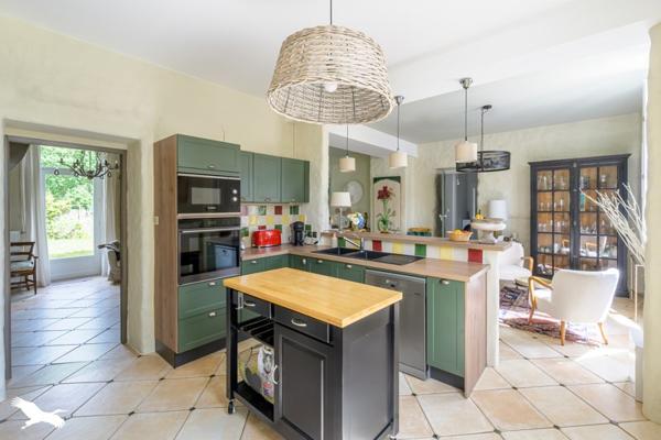 Maison 690 000 € Mios 6 p 210 m² DPE C