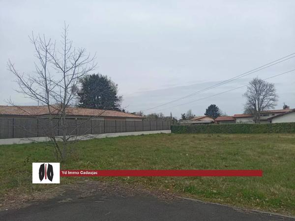 Terrain constructible 1000m² La Brède