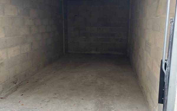 Stationnement à louer    12 m2 Villenoy