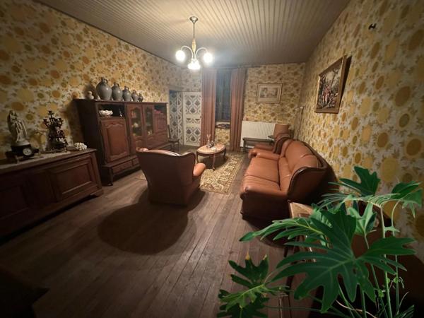 MAISON à vendre 5 pièces secteur BOURMONT (52) ENSEMBLE IMMOBILIER à réhabiliter complètement / 2000 m2 de TERRAIN