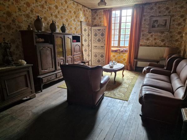 MAISON à vendre 5 pièces secteur BOURMONT (52) ENSEMBLE IMMOBILIER à réhabiliter complètement / 2000 m2 de TERRAIN