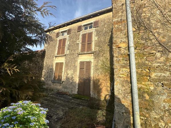 MAISON à vendre 5 pièces secteur BOURMONT (52) ENSEMBLE IMMOBILIER à réhabiliter complètement / 2000 m2 de TERRAIN