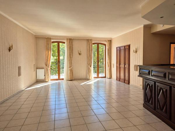 APPARTEMENT 5 PIECES HYPER-CENTRE!