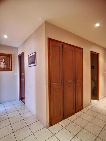 APPARTEMENT 5 PIECES HYPER-CENTRE!