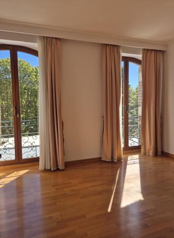 APPARTEMENT 5 PIECES HYPER-CENTRE!