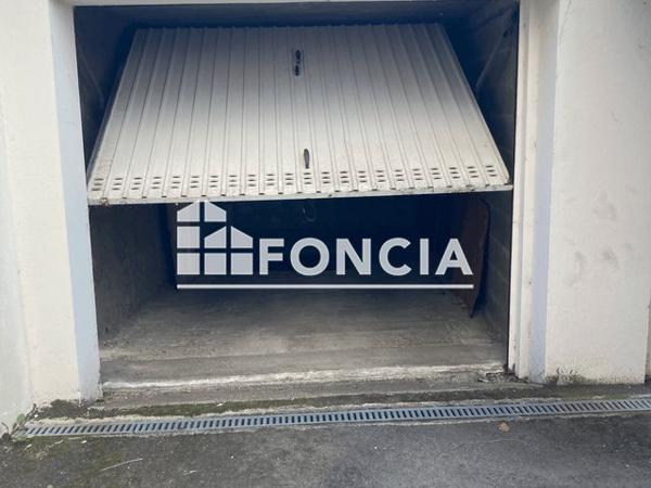 Location Parking - 32 RUE DE CLOCHEVILLE Tours 37000