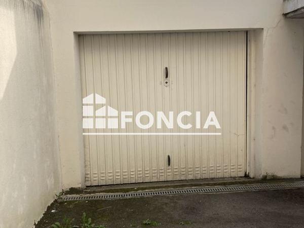 Location Parking - 32 RUE DE CLOCHEVILLE Tours 37000