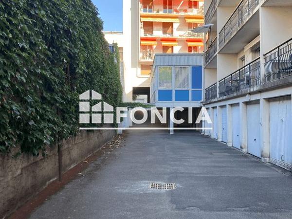 Location Parking - 32 RUE DE CLOCHEVILLE Tours 37000