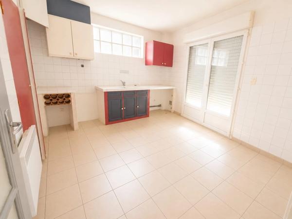 Maison de caractère avec deux appartements indépendants, garages et grand jardin