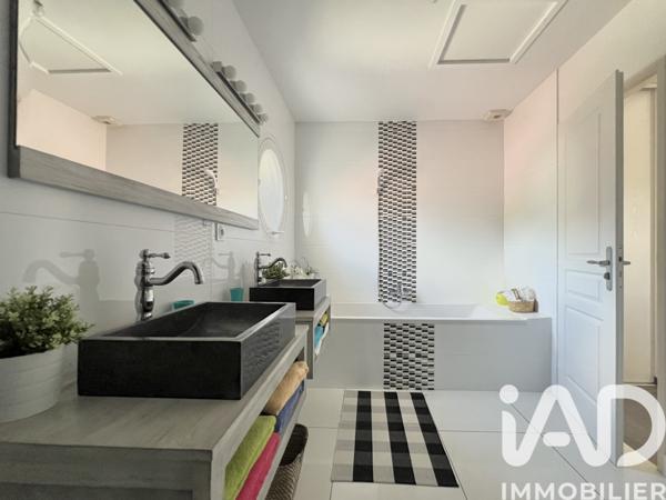 Maison à vendre 7 pièces 233 m² La Buisse