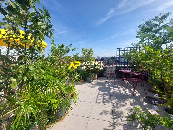 Appartement Dernier étage 4 pièces 2 chambres avec immense terrasse de 66m2 339 000 € **  - Référence  4530
