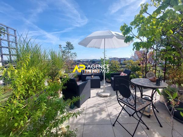 Appartement Dernier étage 4 pièces 2 chambres avec immense terrasse de 66m2 339 000 € **  - Référence  4530