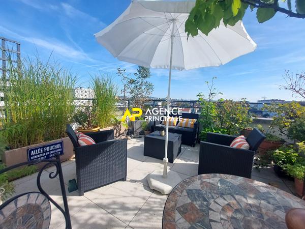 Appartement Dernier étage 4 pièces 2 chambres avec immense terrasse de 66m2 339 000 € **  - Référence  4530