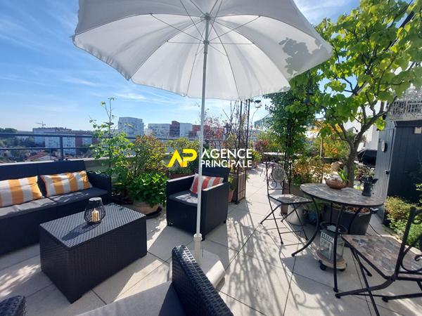 Appartement Dernier étage 4 pièces 2 chambres avec immense terrasse de 66m2 339 000 € **  - Référence  4530
