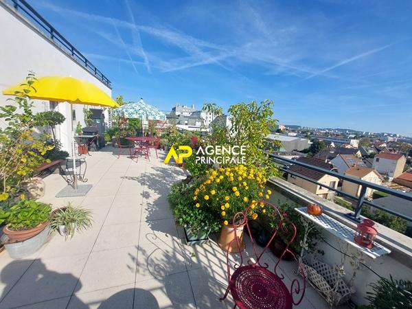 Appartement Dernier étage 4 pièces 2 chambres avec immense terrasse de 66m2 339 000 € **  - Référence  4530