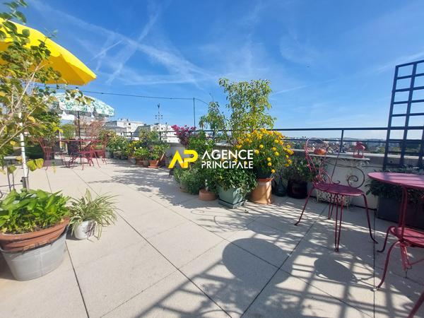 Appartement Dernier étage 4 pièces 2 chambres avec immense terrasse de 66m2 339 000 € **  - Référence  4530