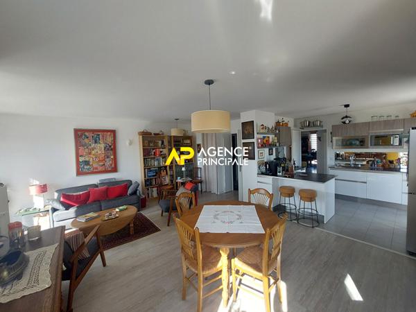 Appartement Dernier étage 4 pièces 2 chambres avec immense terrasse de 66m2 339 000 € **  - Référence  4530