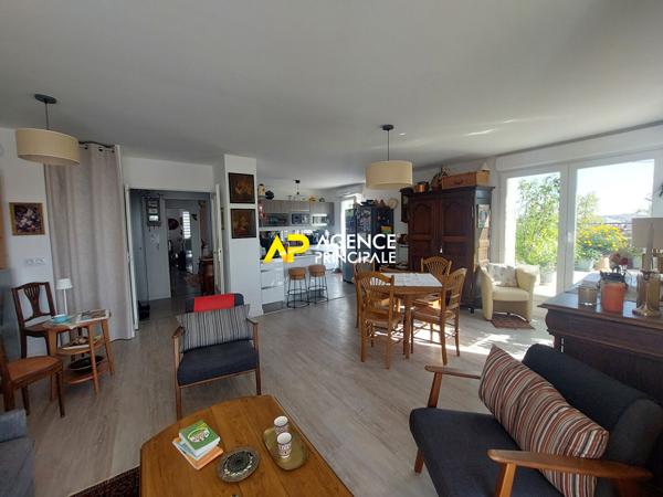 Appartement Dernier étage 4 pièces 2 chambres avec immense terrasse de 66m2 339 000 € **  - Référence  4530