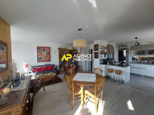 Appartement Dernier étage 4 pièces 2 chambres avec immense terrasse de 66m2 339 000 € **  - Référence  4530
