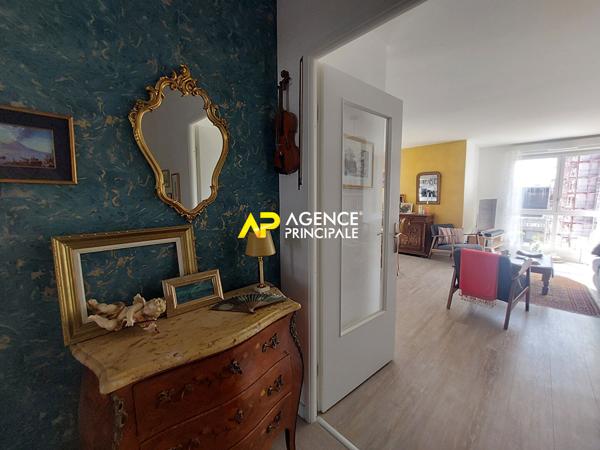 Appartement Dernier étage 4 pièces 2 chambres avec immense terrasse de 66m2 339 000 € **  - Référence  4530