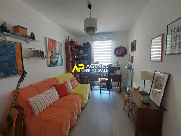 Appartement Dernier étage 4 pièces 2 chambres avec immense terrasse de 66m2 339 000 € **  - Référence  4530