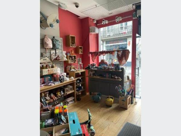 Local commecrial à Louer à 59800 4353 €