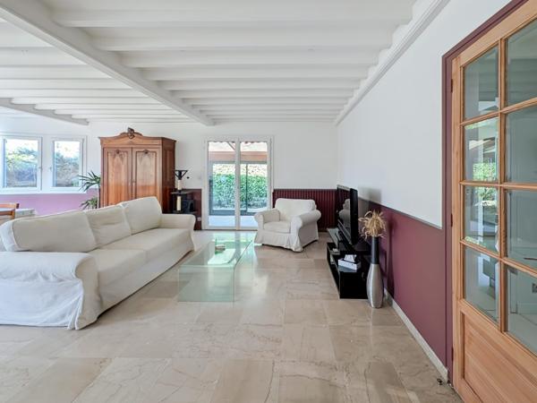 Maison type Bastide de plain pied rénovée, sur parcelle constructible