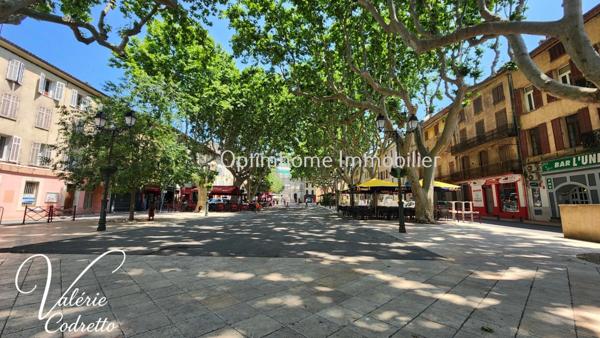 À VENDRE – VILLA EN PROVENCE – 200 m² – TERRAIN 11 000 m²