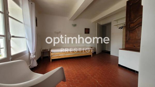 À VENDRE – VILLA EN PROVENCE – 200 m² – TERRAIN 11 000 m²