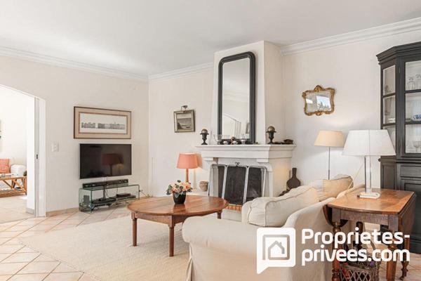 Villa de plain-pied avec grand garage au calme et vue dégagée