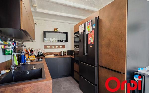 Appartement à vendre    5 pièces • 102,79 m2 Lyon 8