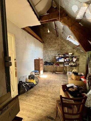 MERVILLE - Maison de caractère exposée SUD avec 2 garages