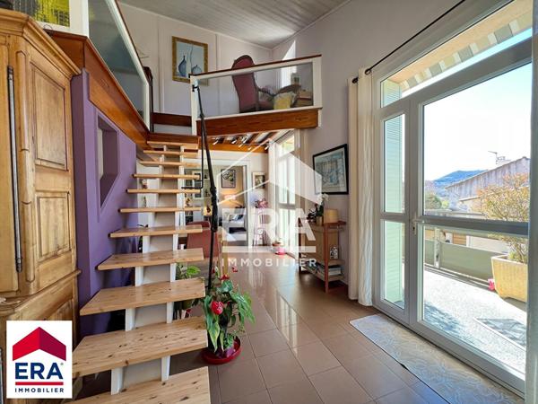Maison avec deux logement très belles prestations extérieurs jardin et garages