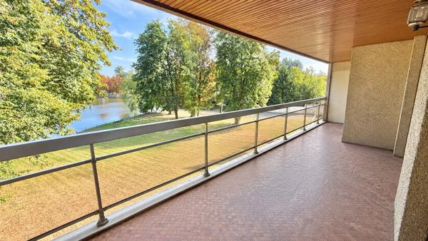 Appartement d'exception F5 dans résidence de standing face lac.