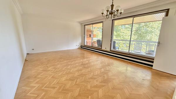 Appartement d'exception F5 dans résidence de standing face lac.