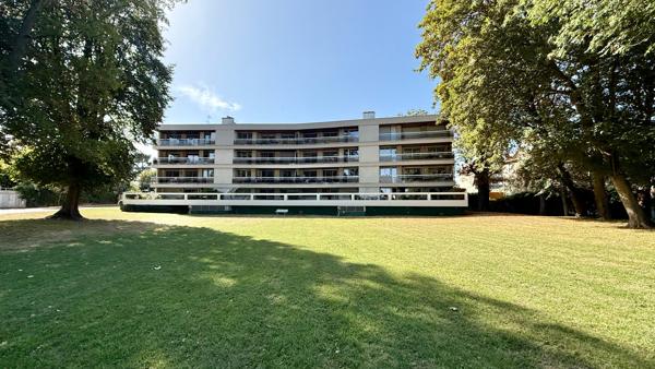 Appartement d'exception F5 dans résidence de standing face lac.