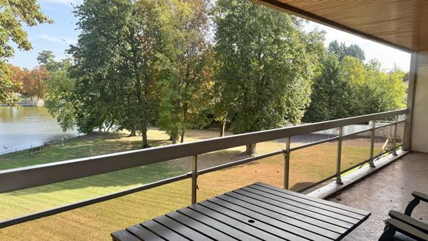 Appartement d'exception F5 dans résidence de standing face lac.