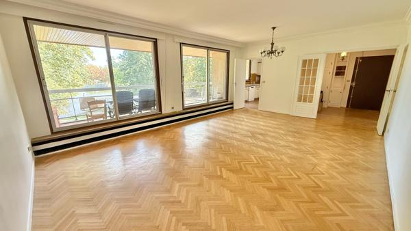 Appartement d'exception F5 dans résidence de standing face lac.