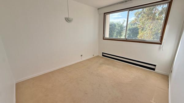 Appartement d'exception F5 dans résidence de standing face lac.